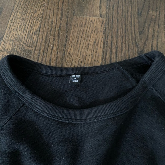Good Condition Uniqlo Women’s Black Crewneck Size M Korea Sizing - Picture 2 of 5